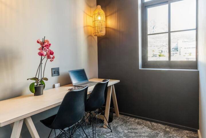 Upmarket East W Views