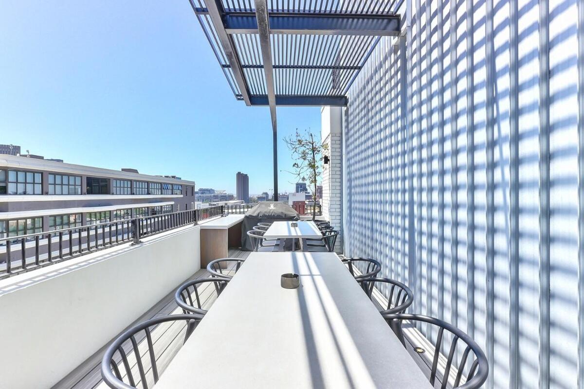 Apartment Upmarket East W Views Cape Town