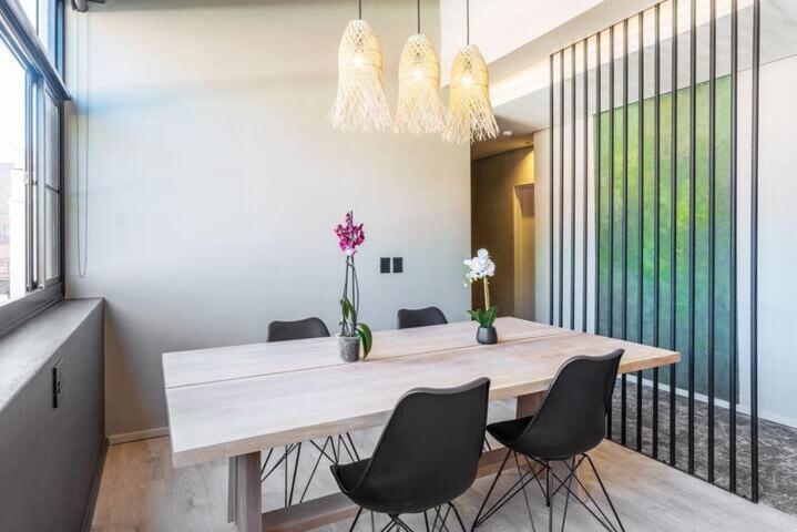 Upmarket East W Views