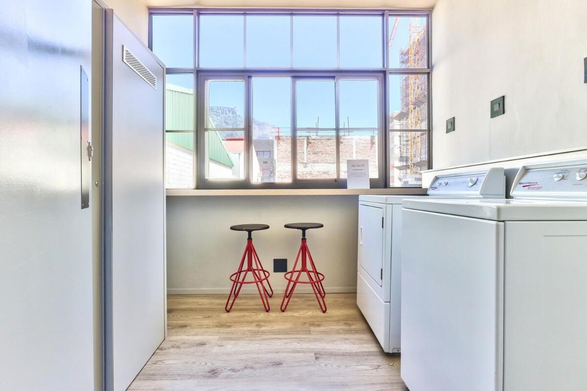 Apartment Upmarket East W Views