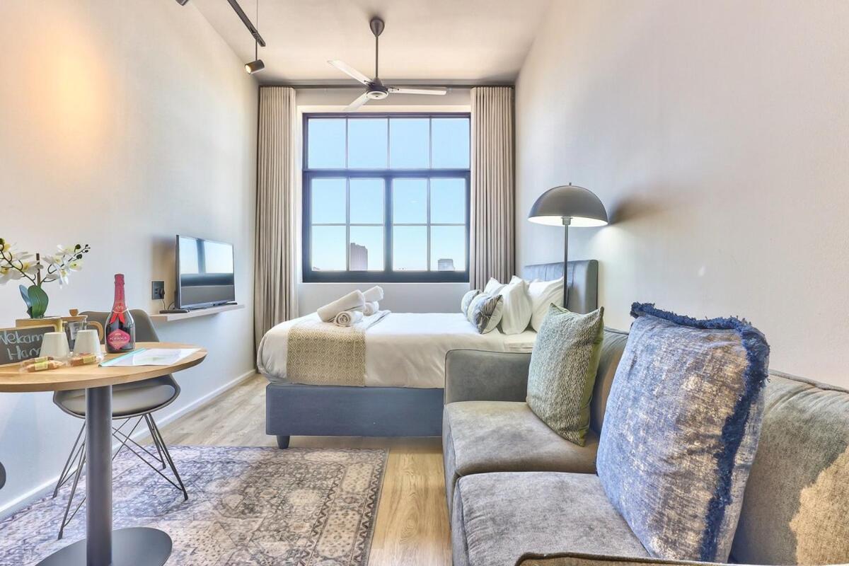 Upmarket East W Views * Cape Town