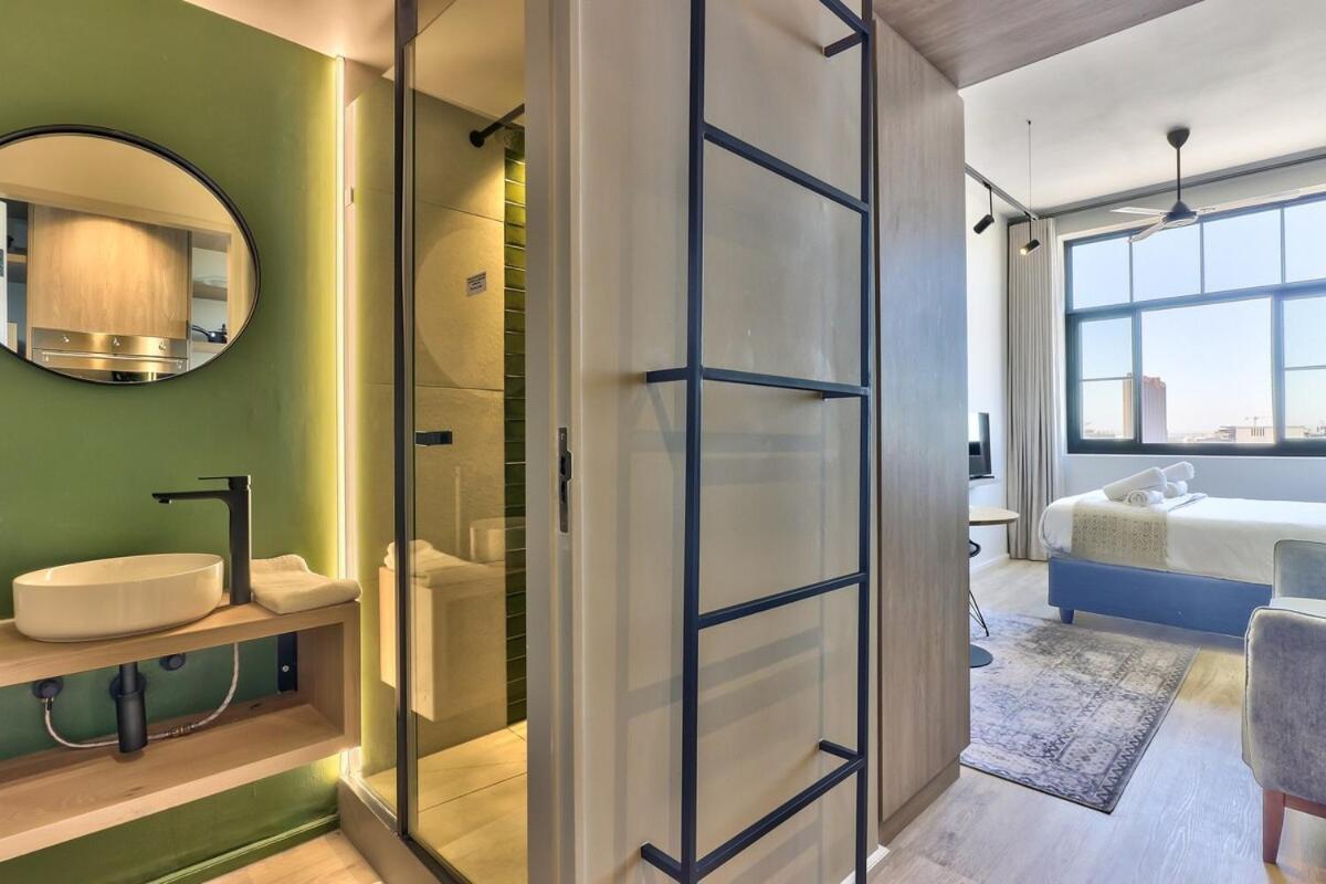 Upmarket East W Views Apartment *