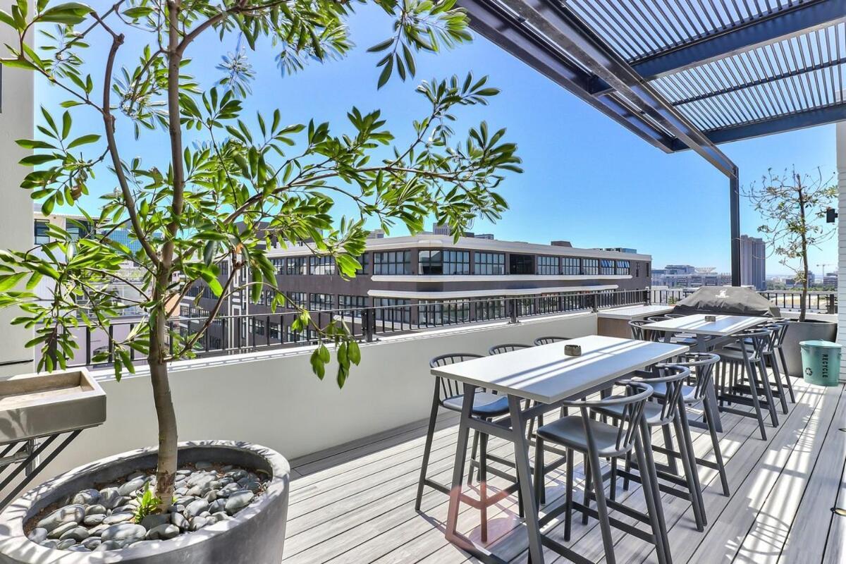 Upmarket East W Views *